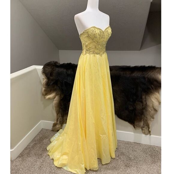 Beautiful Princess Style Strapless Beads & Glitter Party Dress With Shawl - Picture 9 of 16